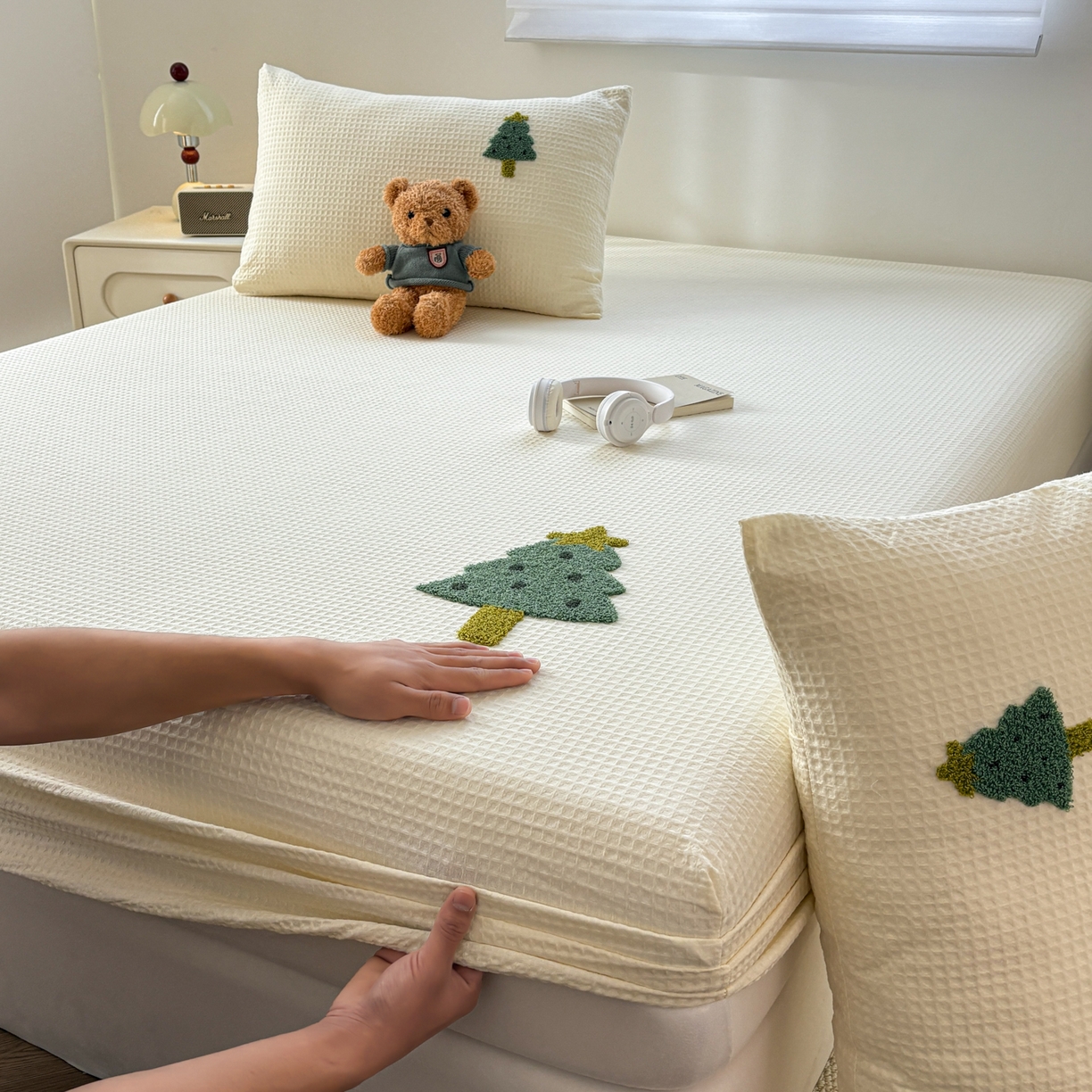 91家纺网 家纺一手货源 找家纺 居眠 2026新款全棉华夫格毛巾绣系列床笠 幸运树-白