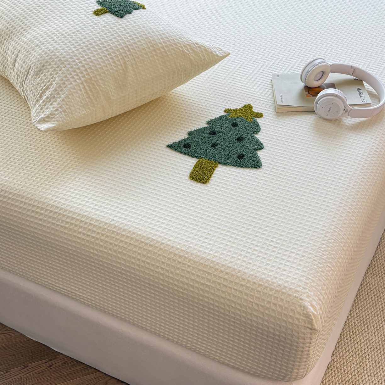 91家纺网 家纺一手货源 找家纺 居眠 2026新款全棉华夫格毛巾绣系列床笠 幸运树-白