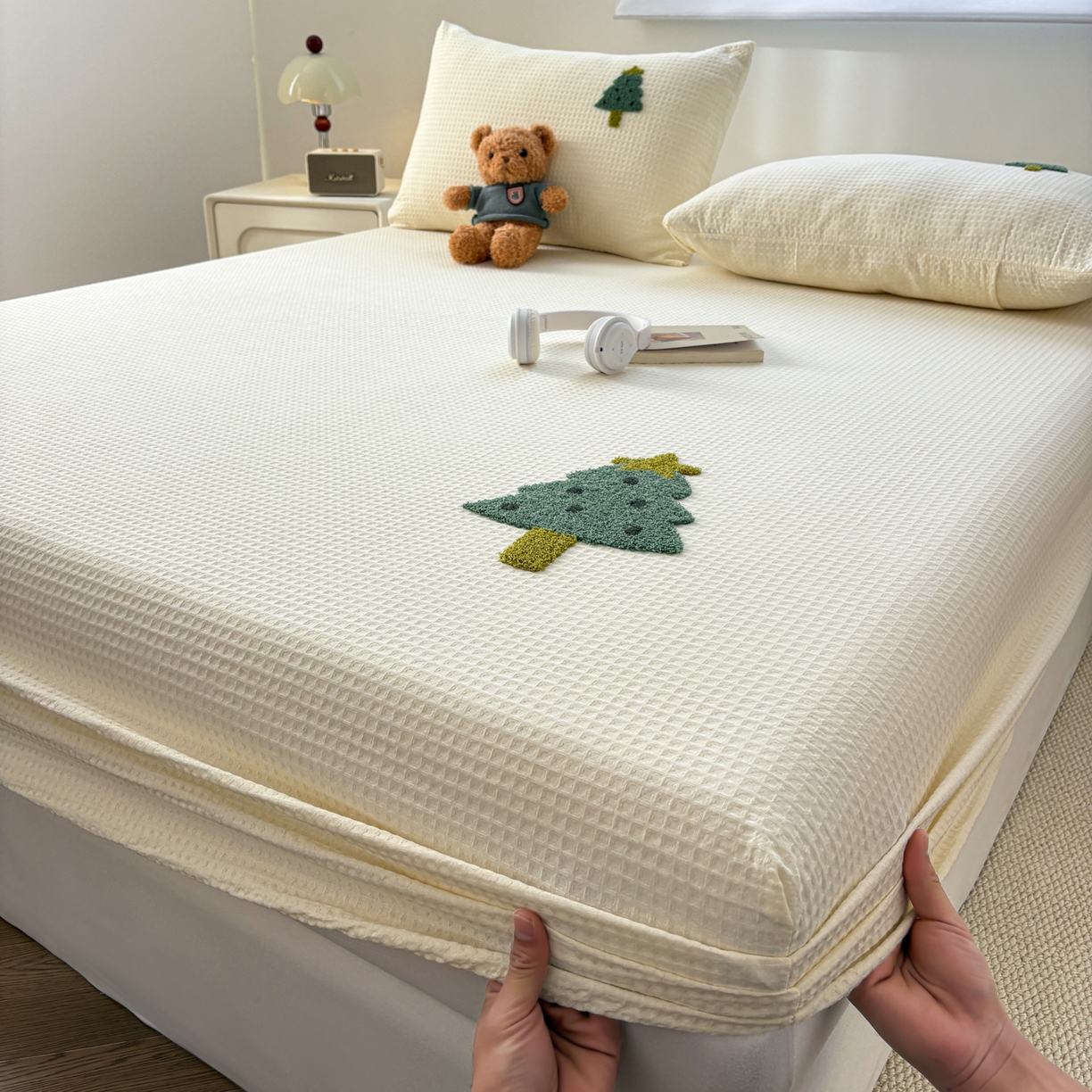 91家纺网 家纺一手货源 找家纺 居眠 2026新款全棉华夫格毛巾绣系列床笠 幸运树-白