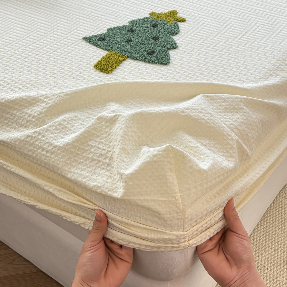 91家纺网 家纺一手货源 找家纺 居眠 2026新款全棉华夫格毛巾绣系列床笠 幸运树-白