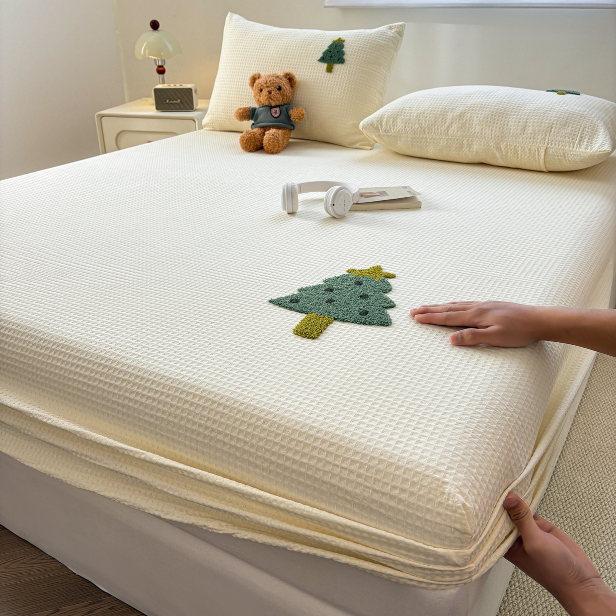 91家纺网 家纺一手货源 找家纺 居眠 2026新款全棉华夫格毛巾绣系列床笠 幸运树-白