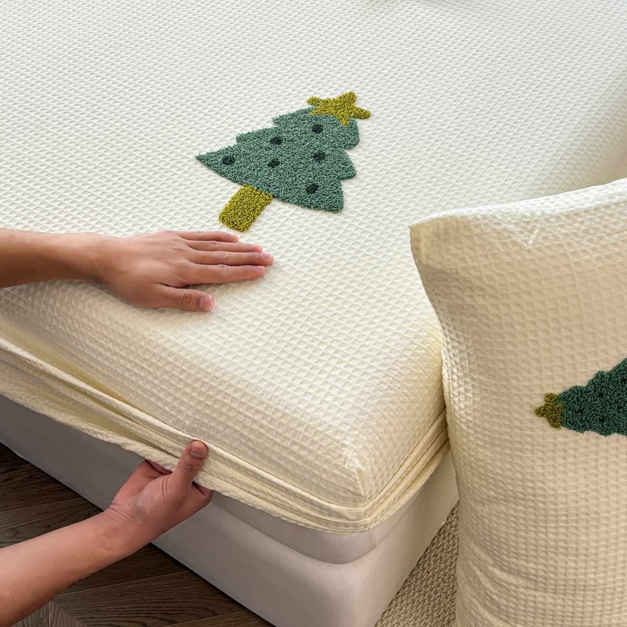 91家纺网 家纺一手货源 找家纺 居眠 2026新款全棉华夫格毛巾绣系列床笠 幸运树-白