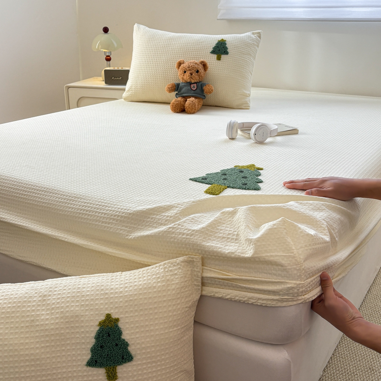 91家纺网 家纺一手货源 找家纺 居眠 2026新款全棉华夫格毛巾绣系列床笠 幸运树-白