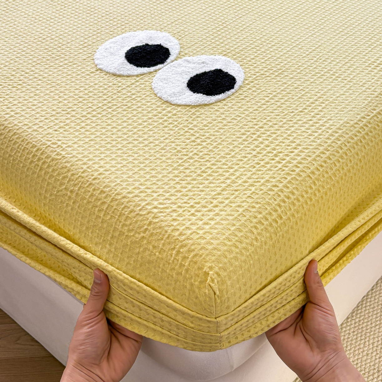 91家纺网 家纺一手货源 找家纺 居眠 2026新款全棉华夫格毛巾绣系列床笠 呆呆大眼-黄