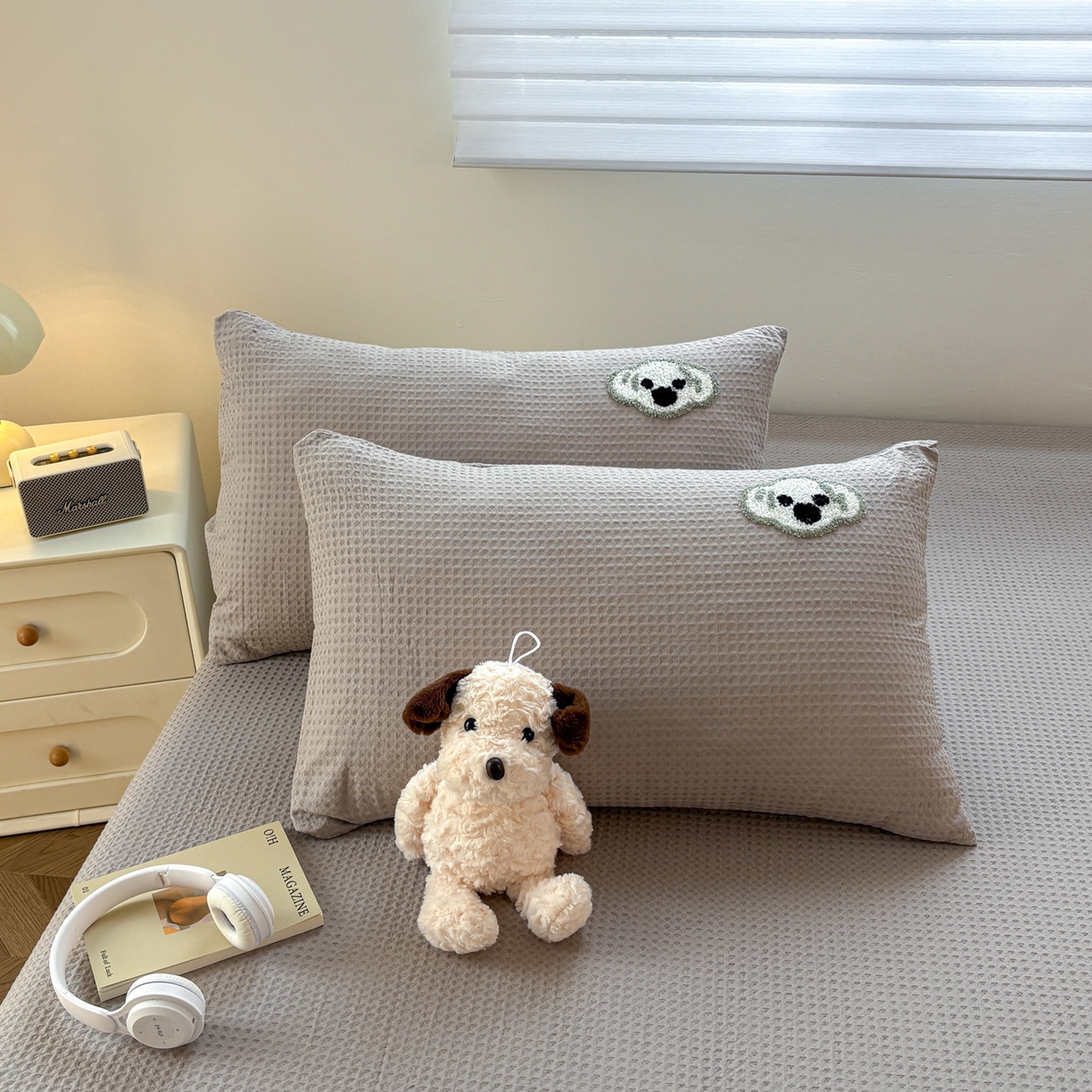 91家纺网 家纺一手货源 找家纺 居眠 2026新款全棉华夫格毛巾绣系列枕套 考拉-星灰