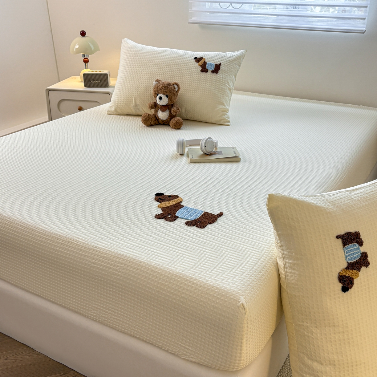 91家纺网 家纺一手货源 找家纺 居眠 2026新款全棉华夫格毛巾绣系列枕套 丑萌小狗-白