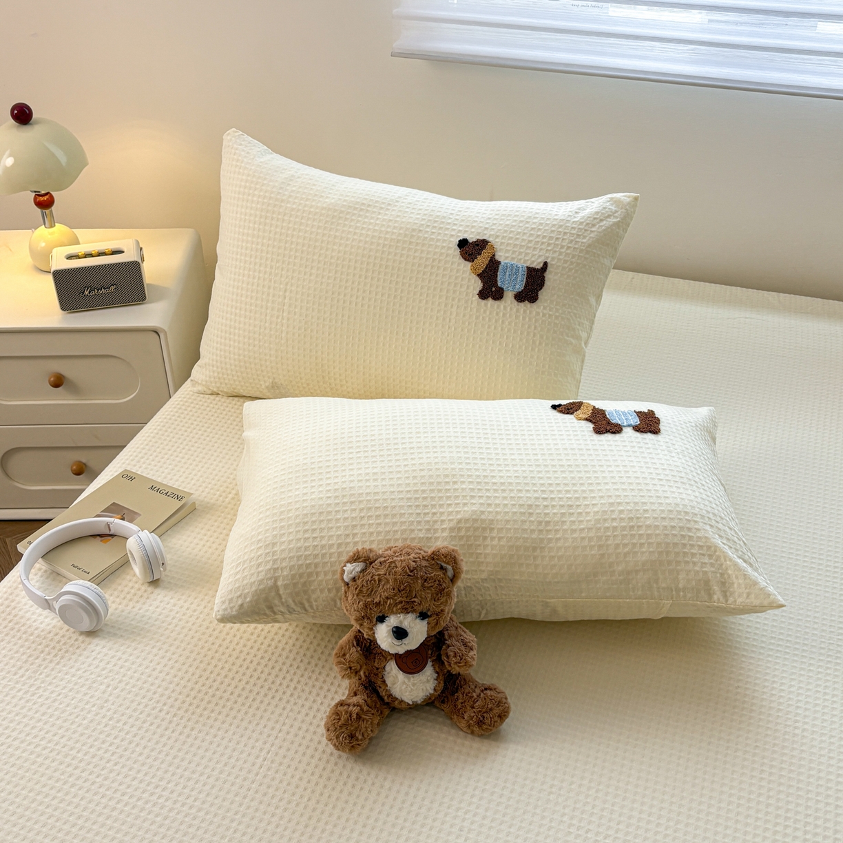 91家纺网 家纺一手货源 找家纺 居眠 2026新款全棉华夫格毛巾绣系列枕套 丑萌小狗-白