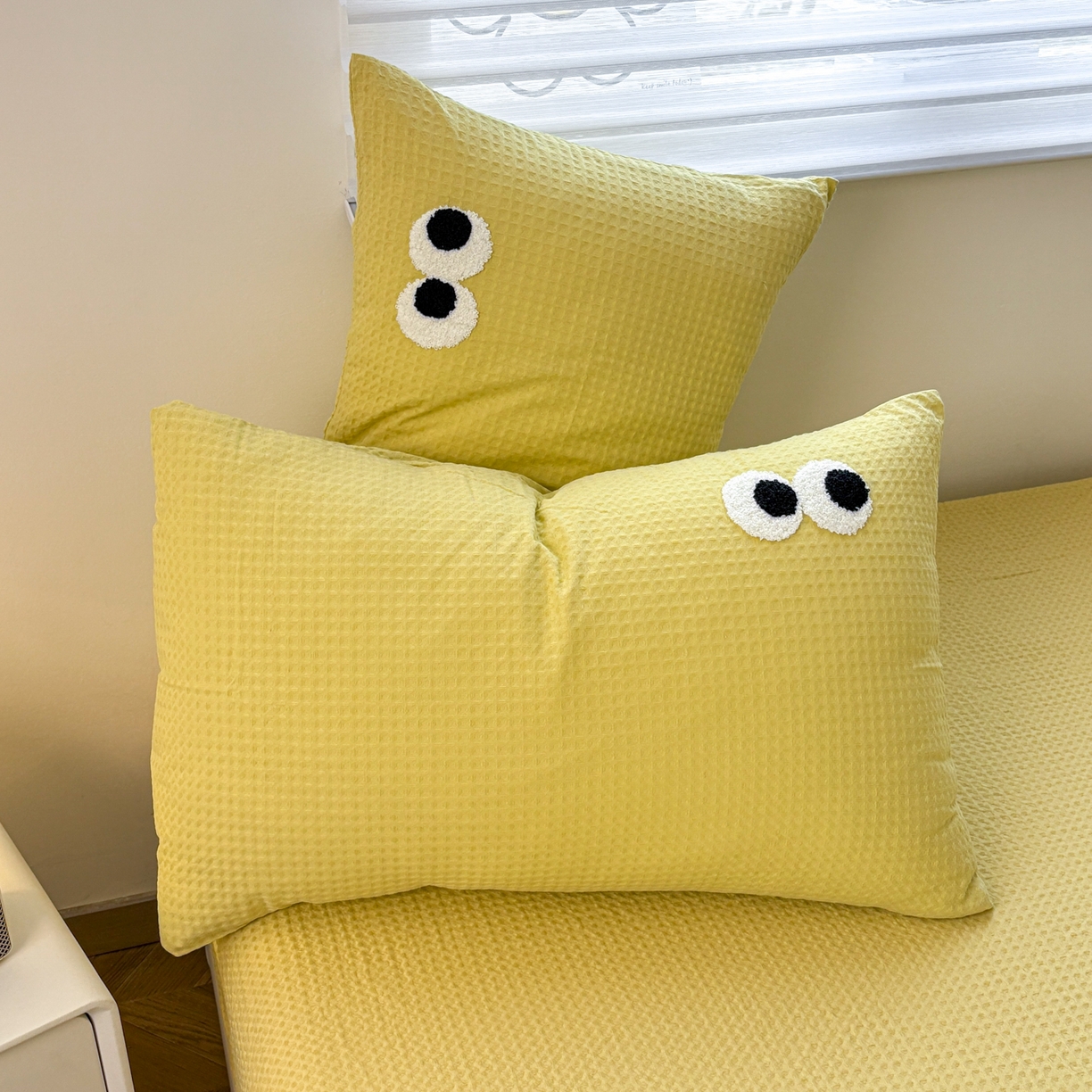 91家纺网 家纺一手货源 找家纺 居眠 2026新款全棉华夫格毛巾绣系列枕套 呆呆大眼-黄