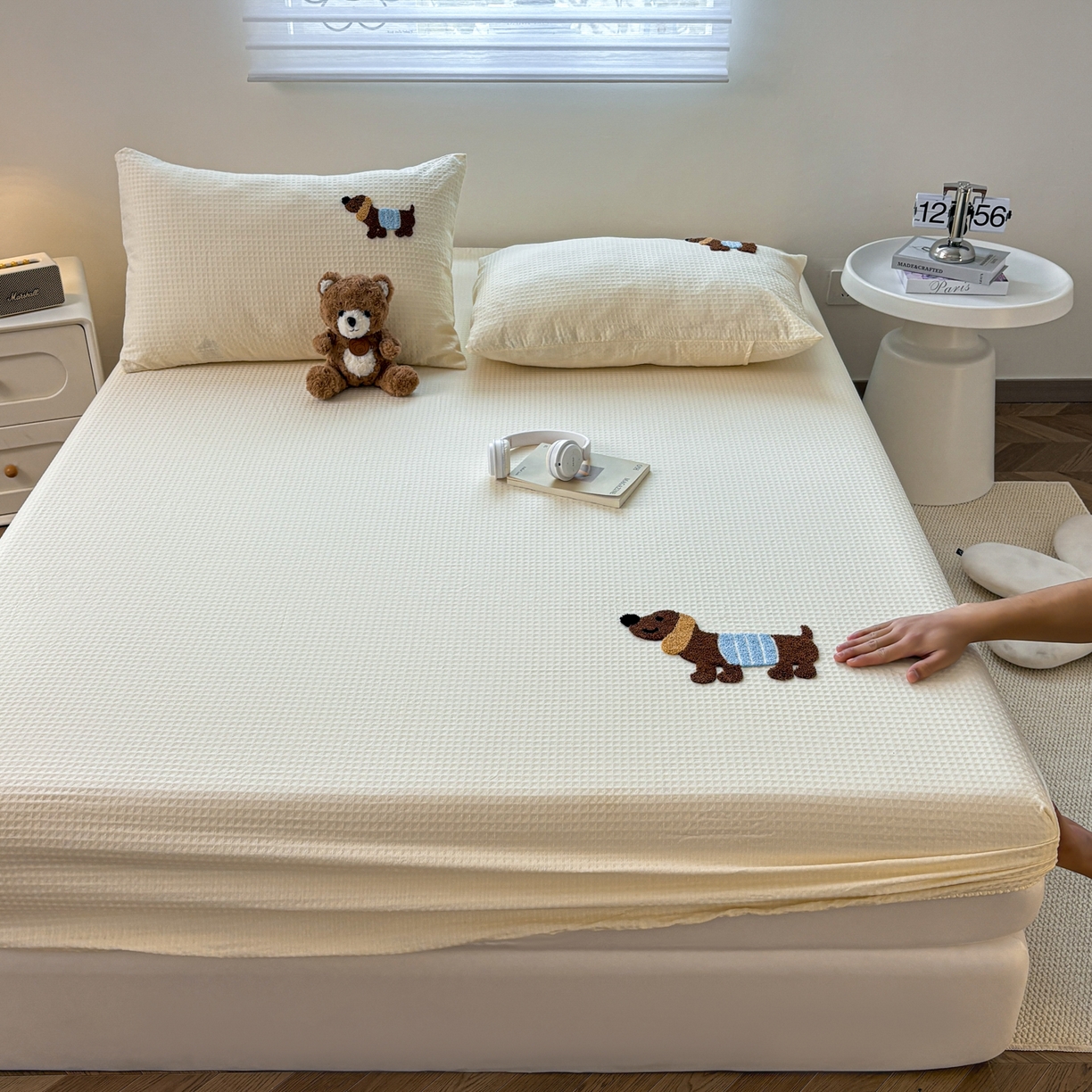 91家纺网 家纺一手货源 找家纺 居眠 2026新款全棉华夫格毛巾绣系列枕套 丑萌小狗-白