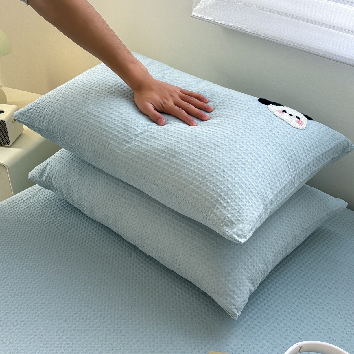 91家纺网 家纺一手货源 找家纺 居眠 2026新款全棉华夫格毛巾绣系列枕套 欢乐狗-蓝