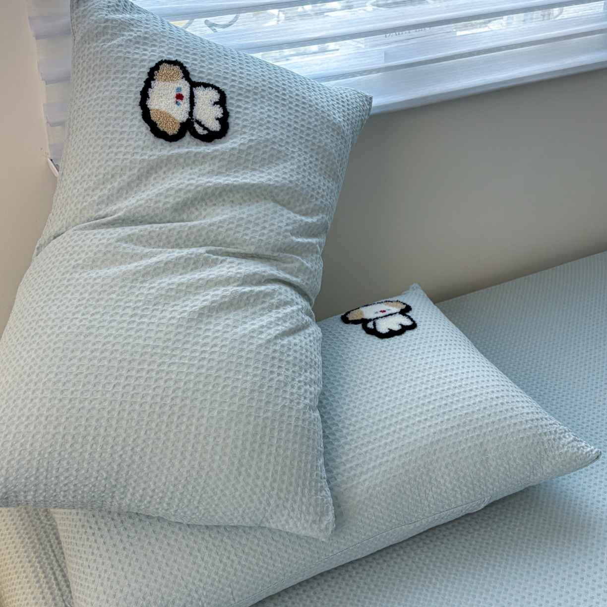 91家纺网 家纺一手货源 找家纺 居眠 2026新款全棉华夫格毛巾绣系列枕套 毛绒小狗-蓝