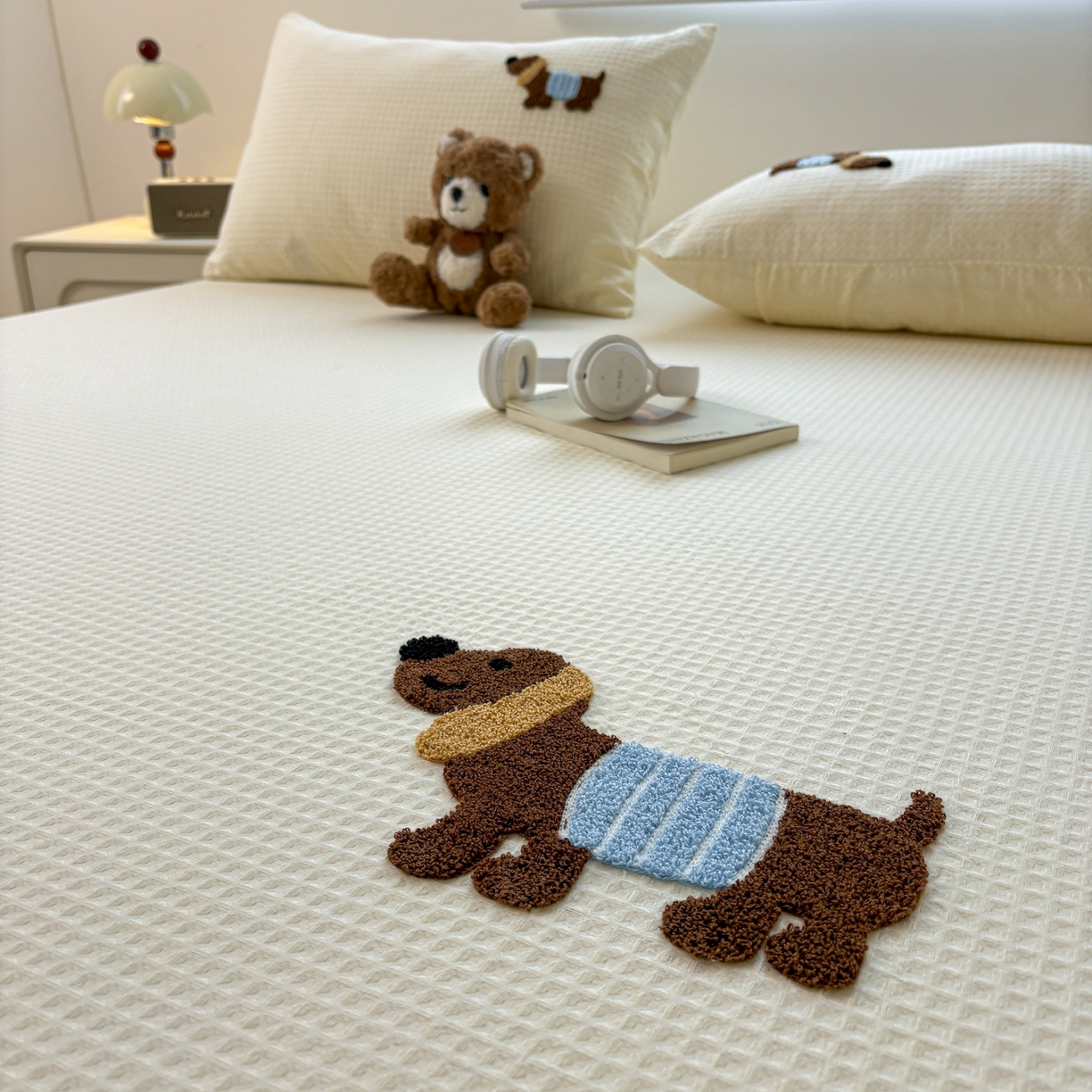 91家纺网 家纺一手货源 找家纺 居眠 2026新款全棉华夫格毛巾绣系列枕套 丑萌小狗-白