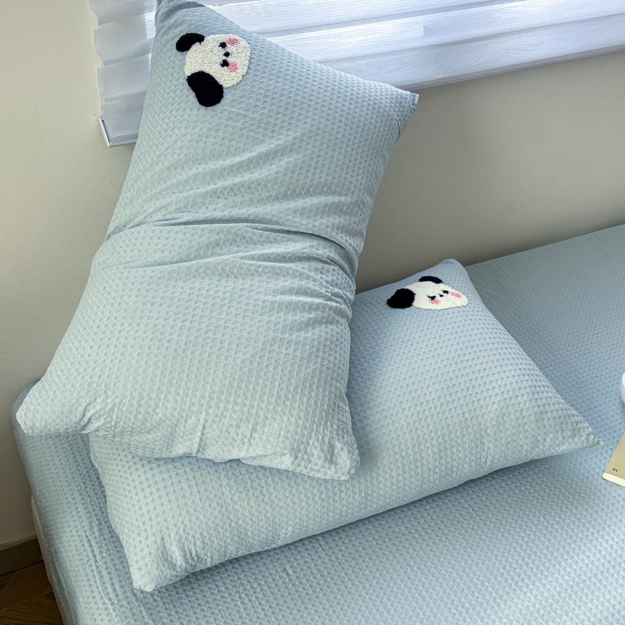 91家纺网 家纺一手货源 找家纺 居眠 2026新款全棉华夫格毛巾绣系列枕套 欢乐狗-蓝