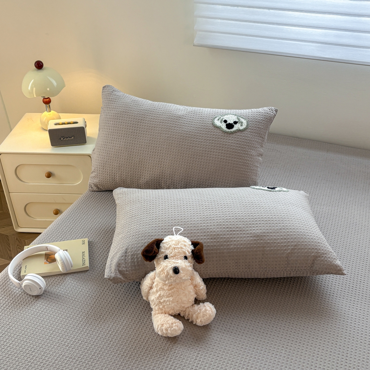 91家纺网 家纺一手货源 找家纺 居眠 2026新款全棉华夫格毛巾绣系列枕套 考拉-星灰