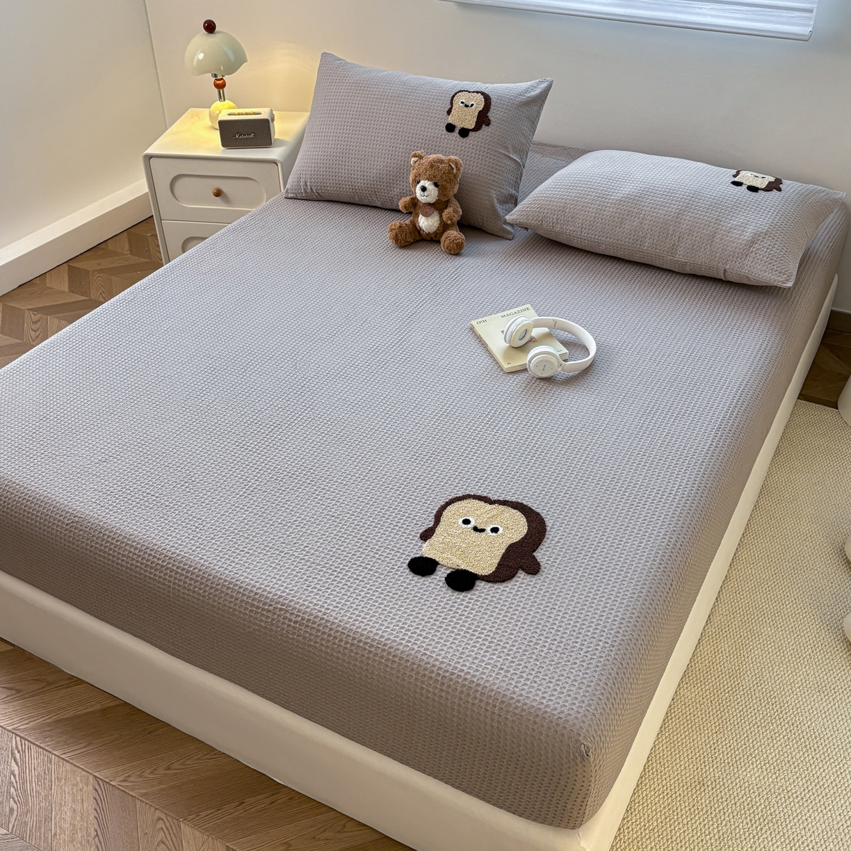 91家纺网 家纺一手货源 找家纺 居眠 2026新款全棉华夫格毛巾绣系列枕套 乖乖幼崽-灰