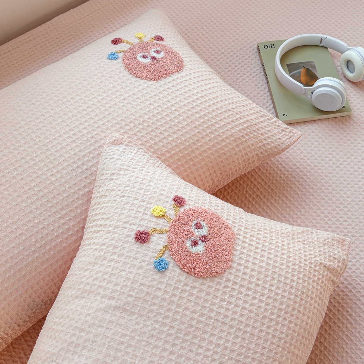 91家纺网 家纺一手货源 找家纺 居眠 2026新款全棉华夫格毛巾绣系列枕套 萌宠-粉