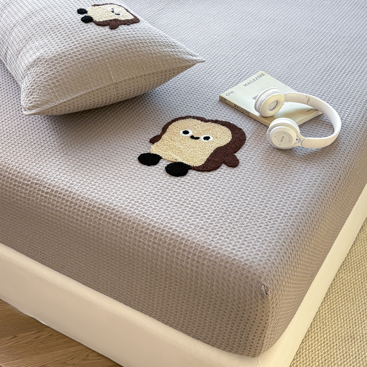 91家纺网 家纺一手货源 找家纺 居眠 2026新款全棉华夫格毛巾绣系列枕套 乖乖幼崽-灰