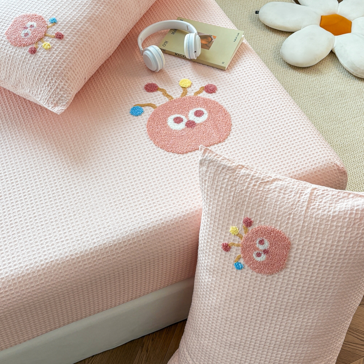 91家纺网 家纺一手货源 找家纺 居眠 2026新款全棉华夫格毛巾绣系列枕套 萌宠-粉