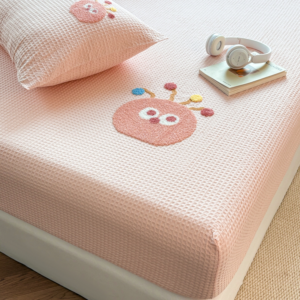 91家纺网 家纺一手货源 找家纺 居眠 2026新款全棉华夫格毛巾绣系列枕套 萌宠-粉