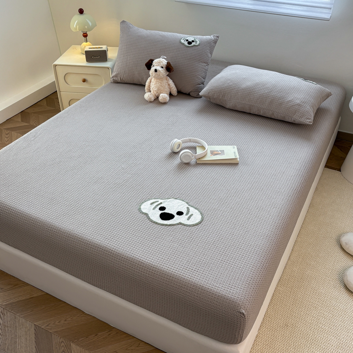 91家纺网 家纺一手货源 找家纺 居眠 2026新款全棉华夫格毛巾绣系列枕套 考拉-星灰