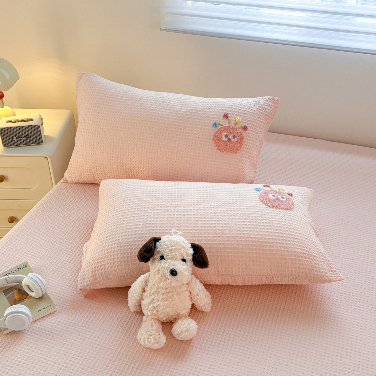 91家纺网 家纺一手货源 找家纺 居眠 2026新款全棉华夫格毛巾绣系列枕套 萌宠-粉