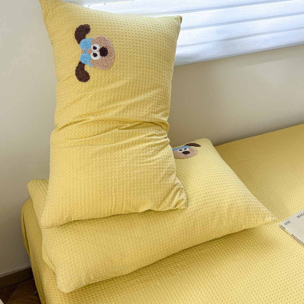 91家纺网 家纺一手货源 找家纺 居眠 2026新款全棉华夫格毛巾绣系列枕套 泡芙小狗-黄