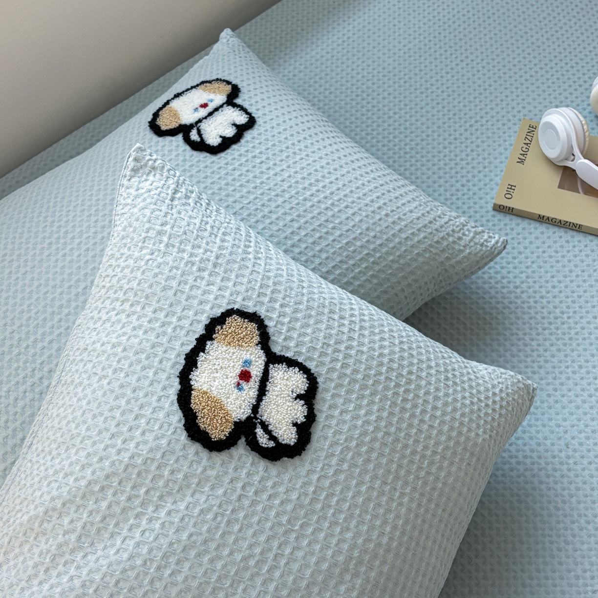 91家纺网 家纺一手货源 找家纺 居眠 2026新款全棉华夫格毛巾绣系列枕套 毛绒小狗-蓝