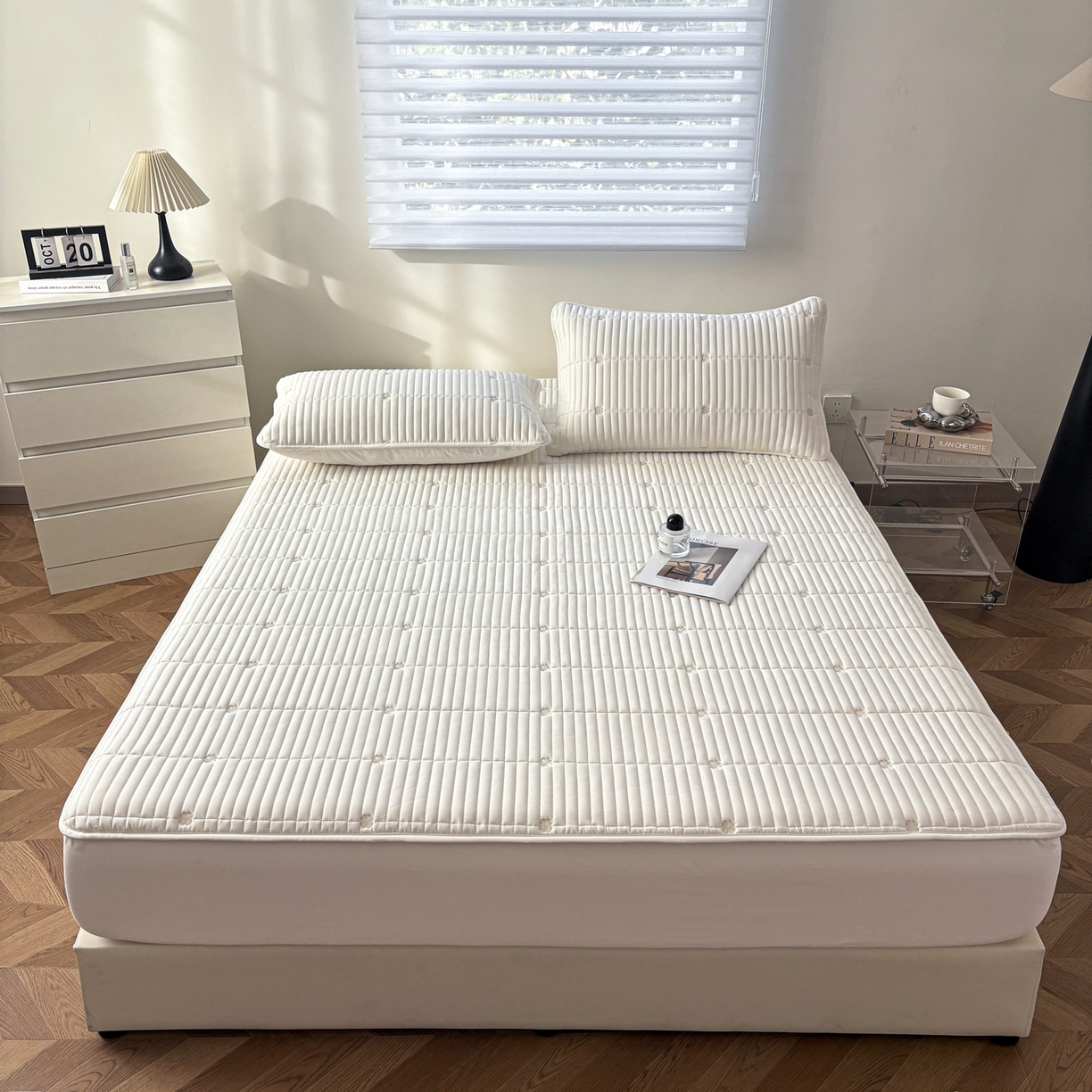 91家纺网 家纺一手货源 找家纺 （总）居眠 2026新款全棉133-72爱丽花夹棉棉花刺绣床笠