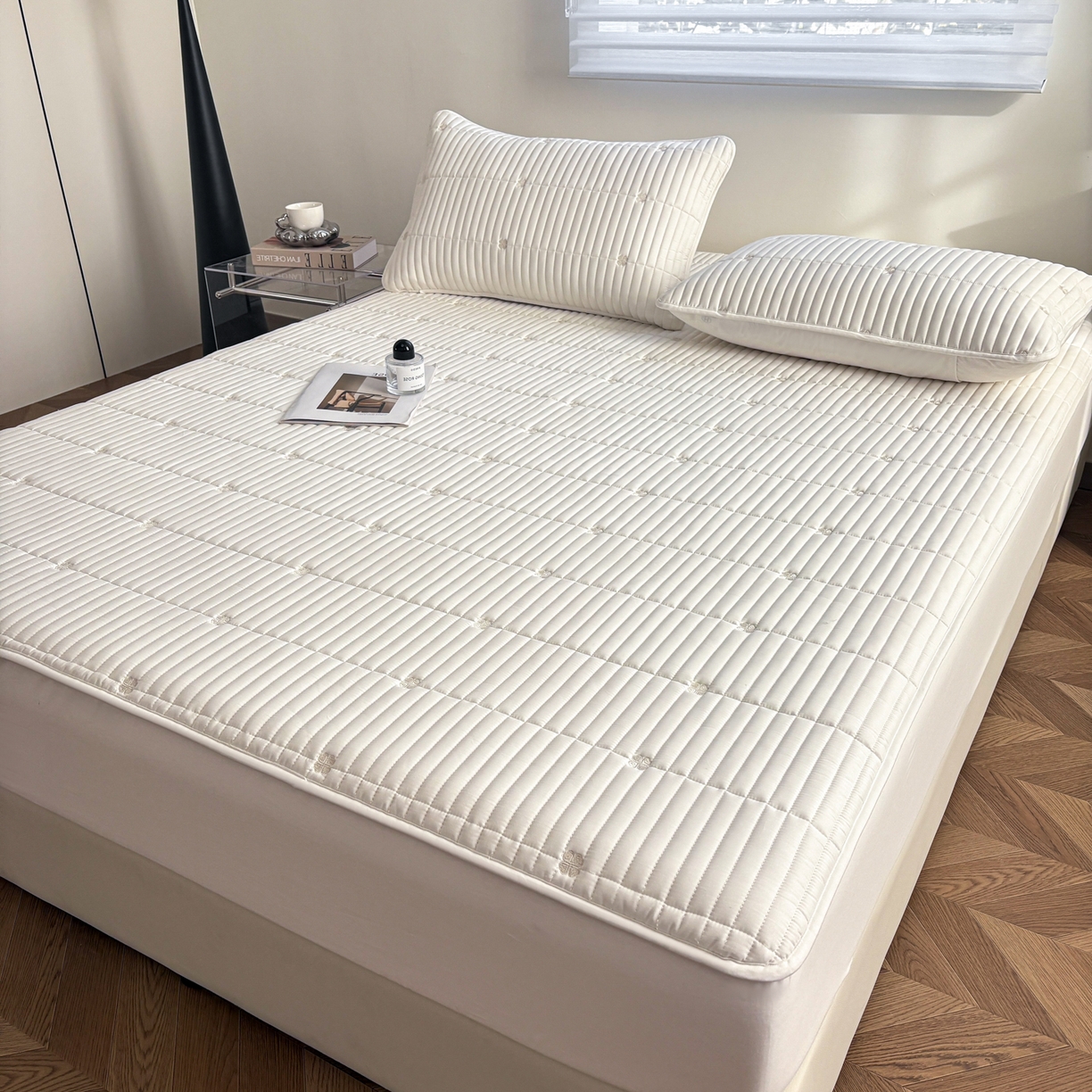 91家纺网 家纺一手货源 找家纺 （总）居眠 2026新款全棉133-72爱丽花夹棉棉花刺绣床笠