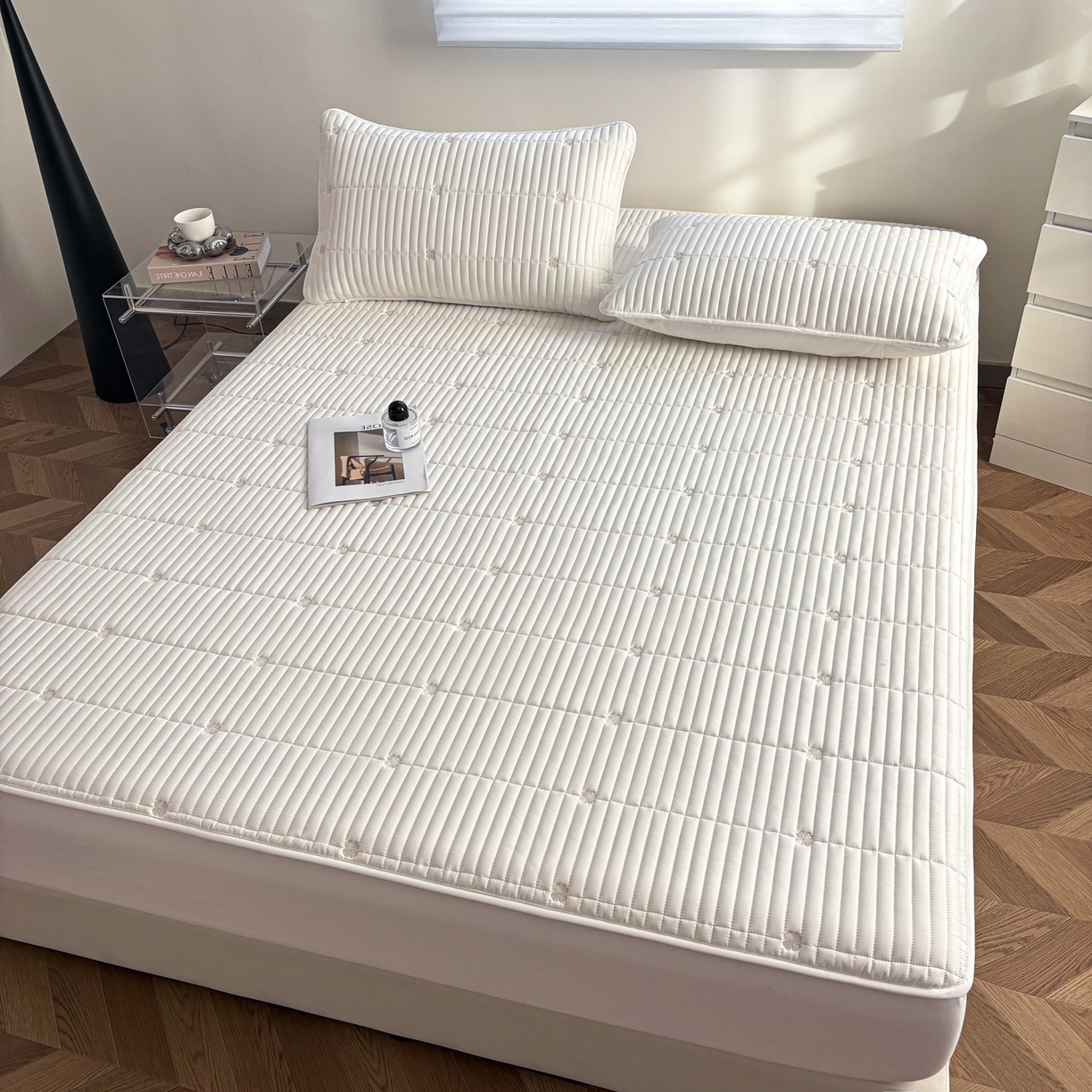 91家纺网 家纺一手货源 找家纺 （总）居眠 2026新款全棉133-72爱丽花夹棉棉花刺绣床笠