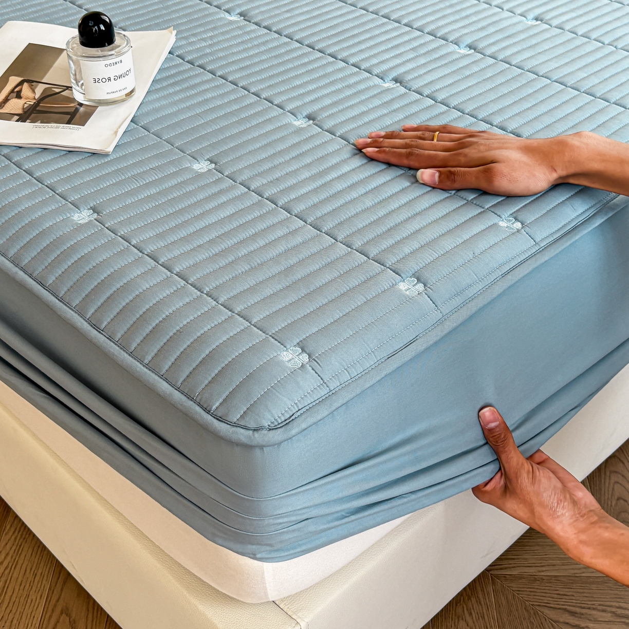 91家纺网 家纺一手货源 找家纺 （总）居眠 2026新款全棉133-72爱丽花夹棉棉花刺绣床笠