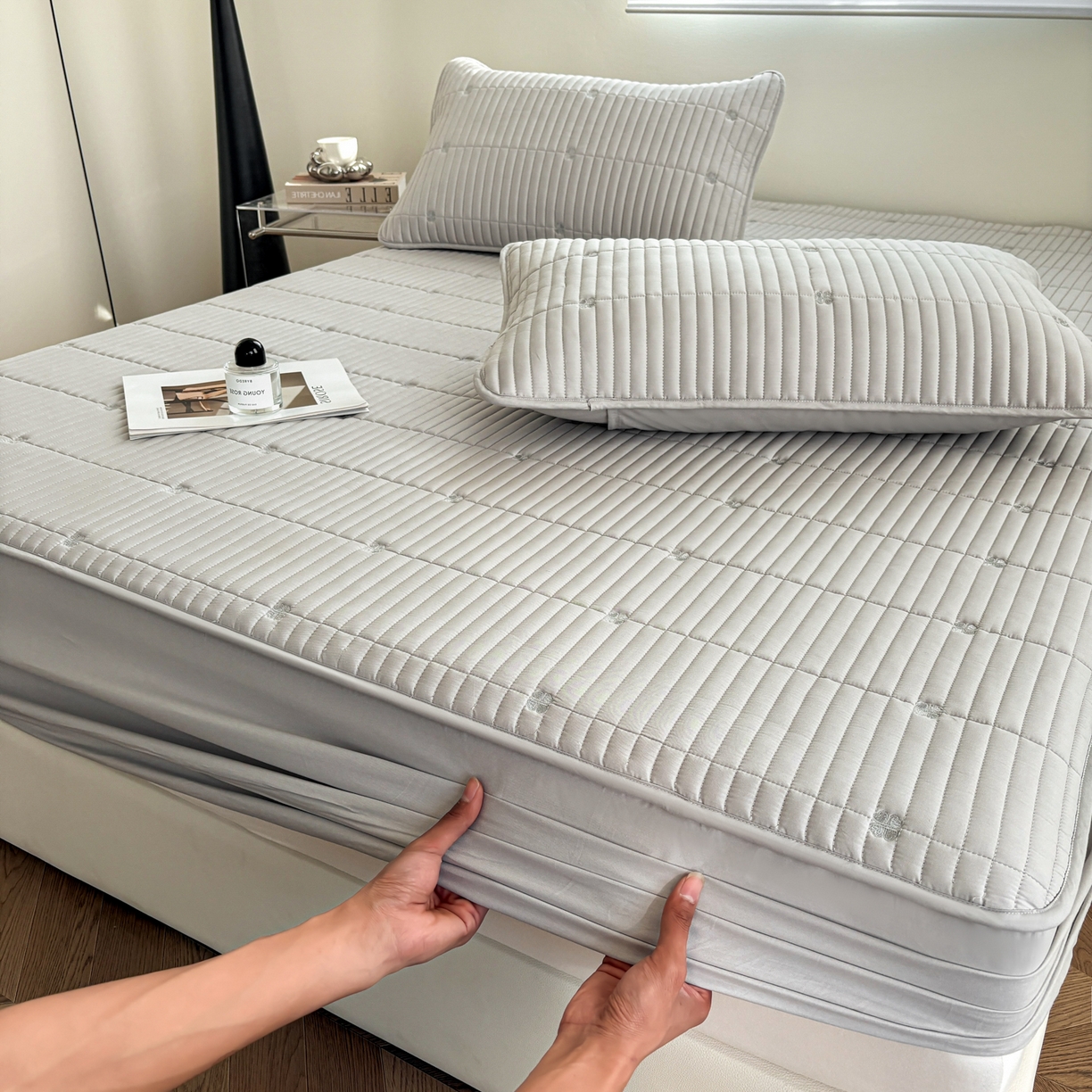 91家纺网 家纺一手货源 找家纺 居眠 2026新款全棉133-72爱丽花夹棉棉花刺绣床笠 爱丽花-灰色