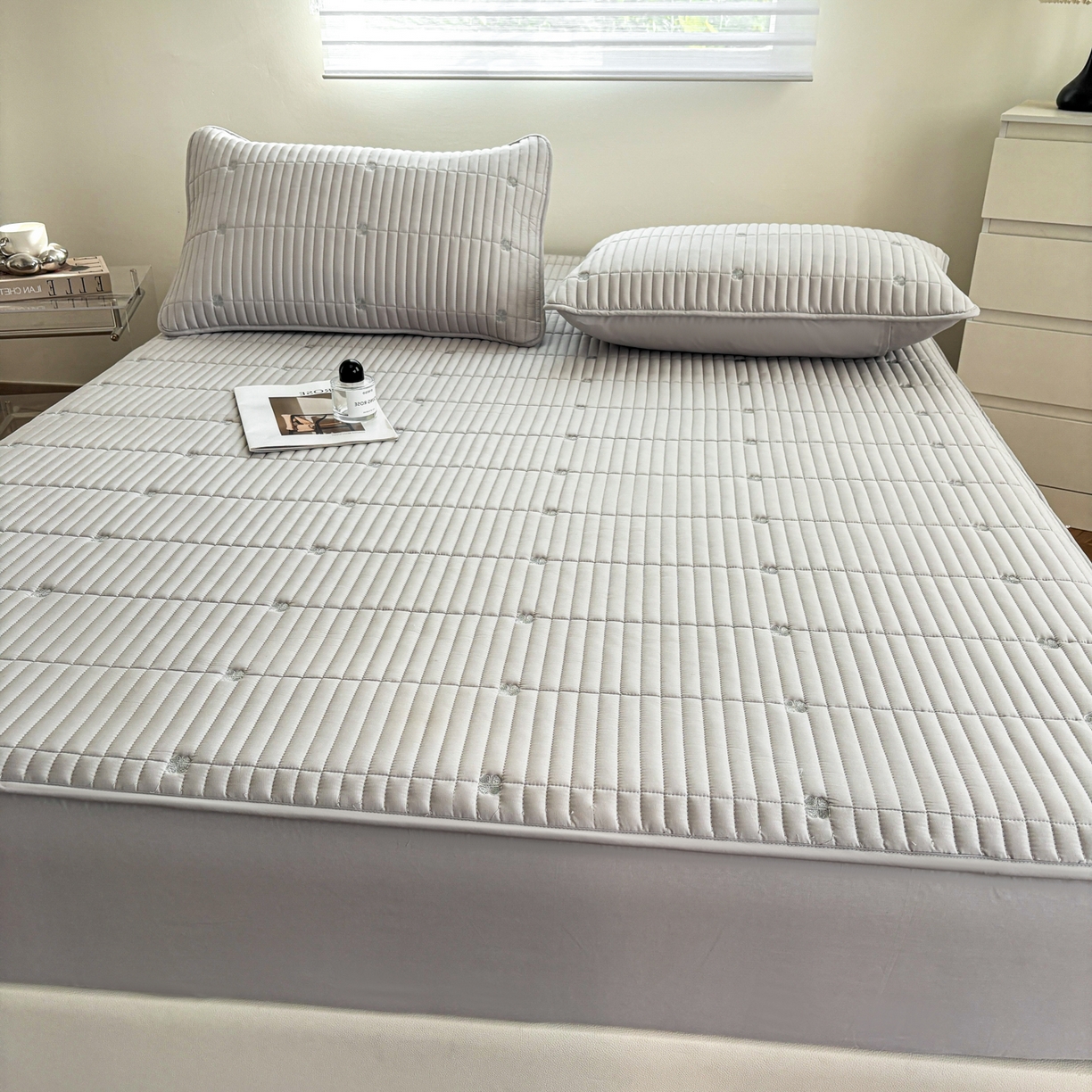 91家纺网 家纺一手货源 找家纺 居眠 2026新款全棉133-72爱丽花夹棉棉花刺绣床笠 爱丽花-灰色