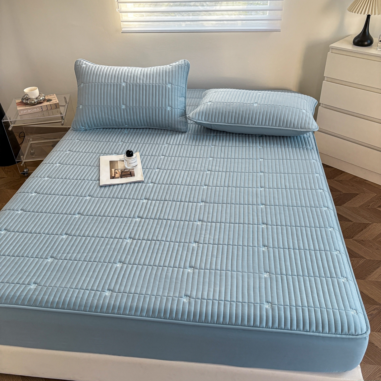 91家纺网 家纺一手货源 找家纺 居眠 2026新款全棉133-72爱丽花夹棉棉花刺绣床笠 爱丽花-蓝色