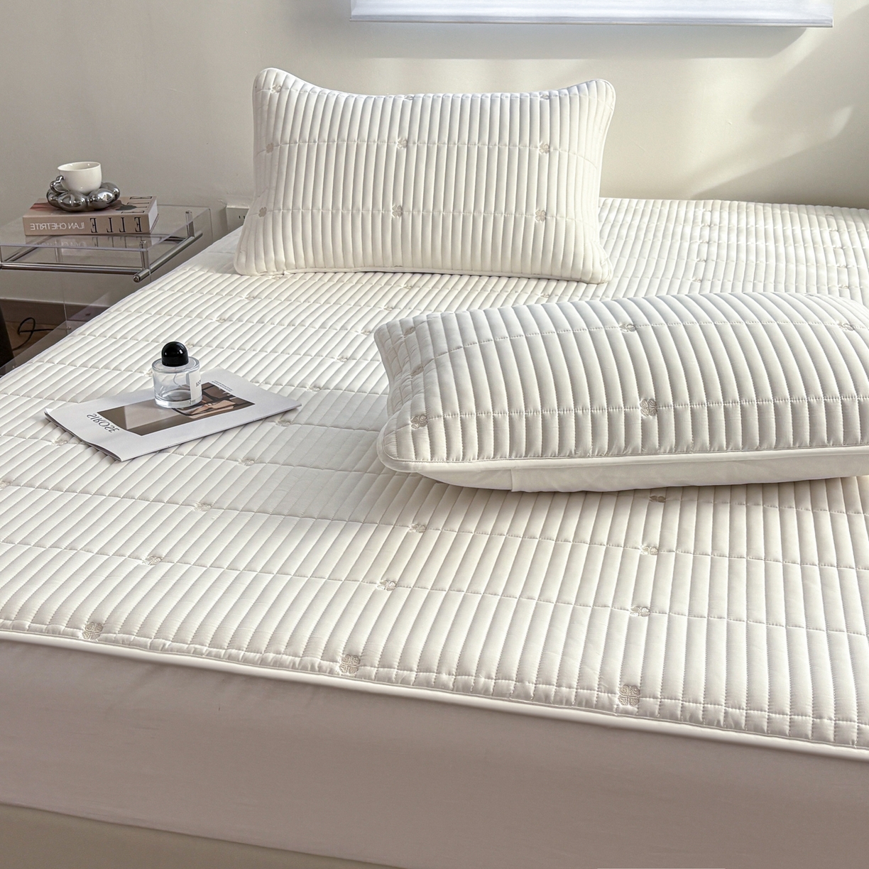 91家纺网 家纺一手货源 找家纺 居眠 2026新款全棉133-72爱丽花夹棉棉花刺绣床笠 爱丽花-白色