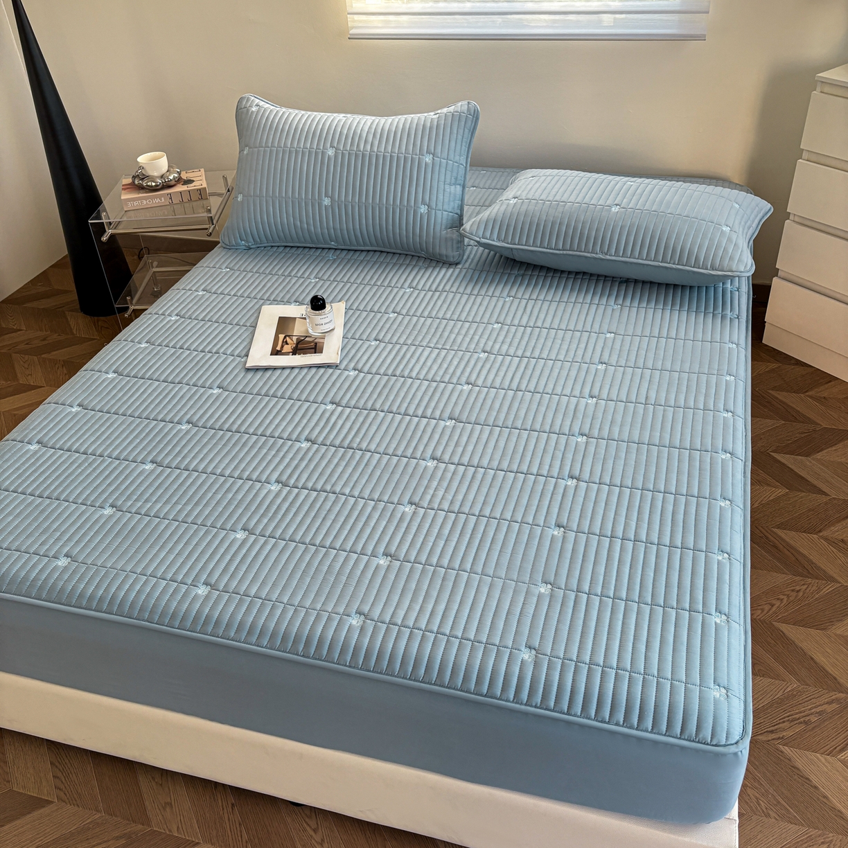 91家纺网 家纺一手货源 找家纺 居眠 2026新款全棉133-72爱丽花夹棉棉花刺绣床笠 爱丽花-蓝色