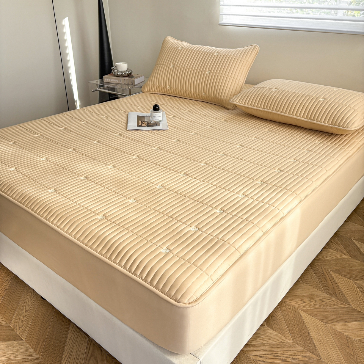 91家纺网 家纺一手货源 找家纺 居眠 2026新款全棉133-72爱丽花夹棉棉花刺绣床笠 爱丽花-卡其色