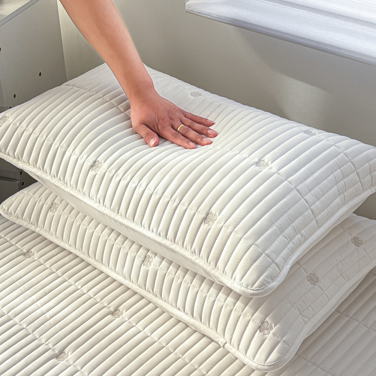 91家纺网 家纺一手货源 找家纺 居眠 2026新款全棉133-72爱丽花夹棉棉花刺绣床笠 爱丽花-白色