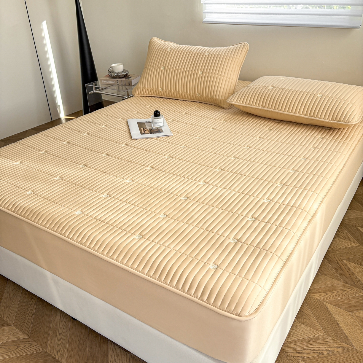 91家纺网 家纺一手货源 找家纺 居眠 2026新款全棉133-72爱丽花夹棉棉花刺绣床笠 爱丽花-卡其色