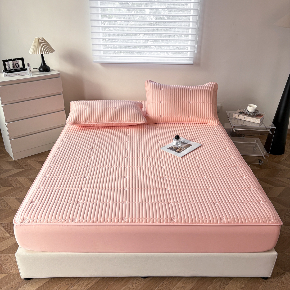 91家纺网 家纺一手货源 找家纺 居眠 2026新款全棉133-72爱丽花夹棉棉花刺绣床笠 爱丽花-粉色