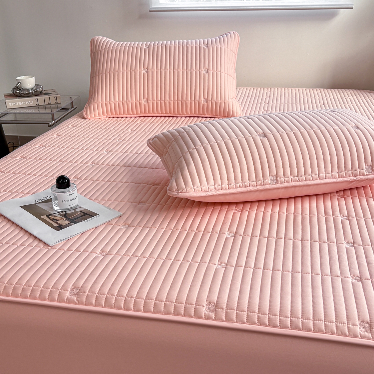 91家纺网 家纺一手货源 找家纺 居眠 2026新款全棉133-72爱丽花夹棉棉花刺绣床笠 爱丽花-粉色