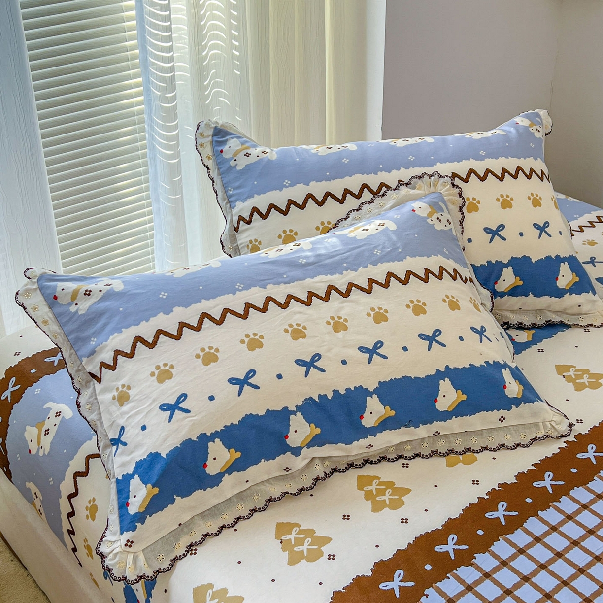 91家纺网 家纺一手货源 找家纺 希诺家居 2026新款费尔岛风全棉小清新单品床单床笠三件套 费尔岛围巾小狗