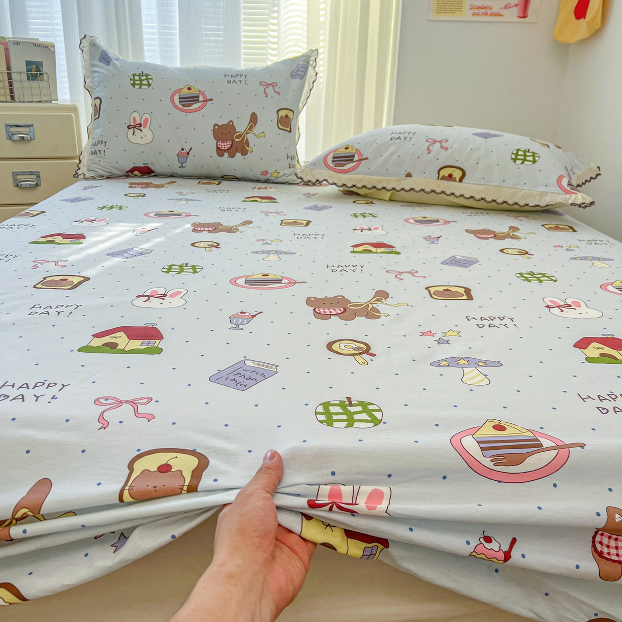 91家纺网 家纺一手货源 找家纺 希诺家居 2026新款费尔岛风全棉小清新单品床单床笠三件套 萌趣烘焙屋