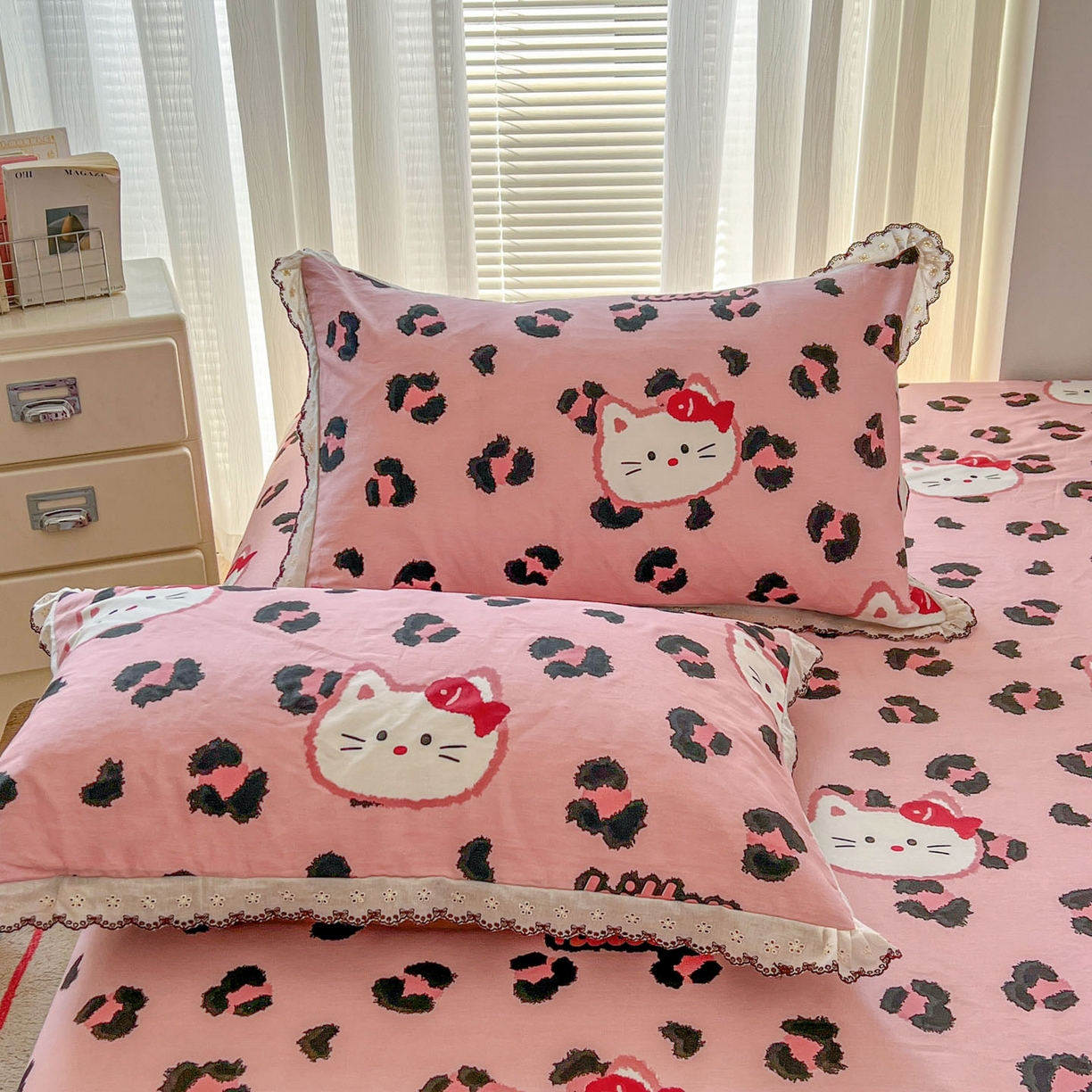 91家纺网 家纺一手货源 找家纺 希诺家居 2026新款费尔岛风全棉小清新单品床单床笠三件套 千禧喵-粉