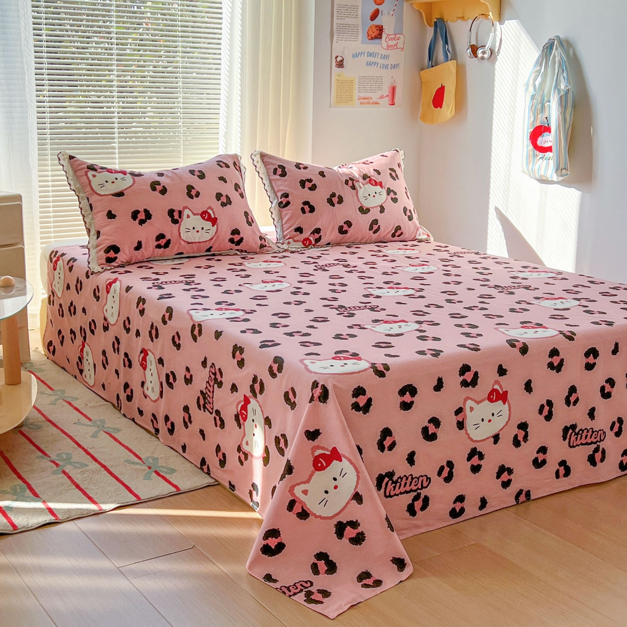 91家纺网 家纺一手货源 找家纺 希诺家居 2026新款费尔岛风全棉小清新单品床单床笠三件套 千禧喵-粉