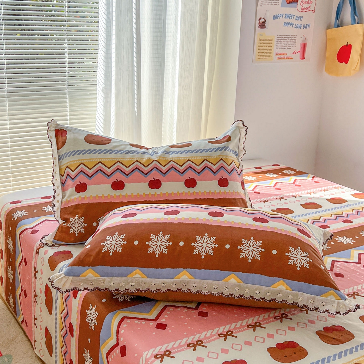 91家纺网 家纺一手货源 找家纺 希诺家居 2026新款费尔岛风全棉小清新单品床单床笠三件套 秘境苹果猫