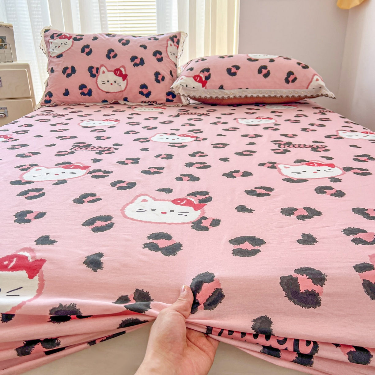 91家纺网 家纺一手货源 找家纺 希诺家居 2026新款费尔岛风全棉小清新单品床单床笠三件套 千禧喵-粉