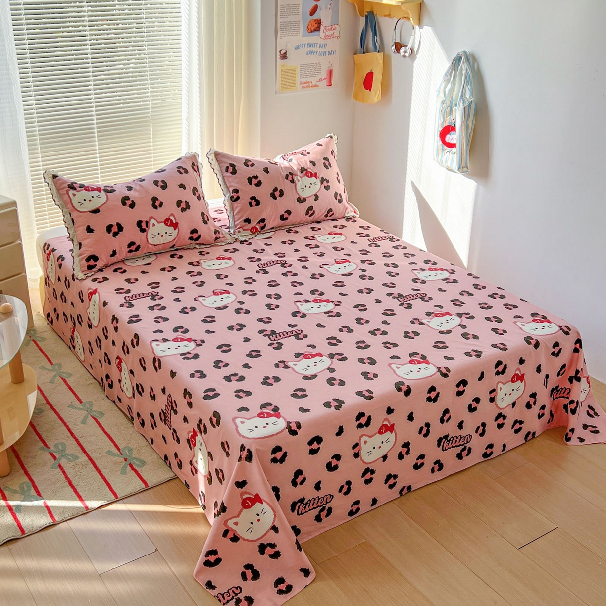 91家纺网 家纺一手货源 找家纺 希诺家居 2026新款费尔岛风全棉小清新单品床单床笠三件套 千禧喵-粉