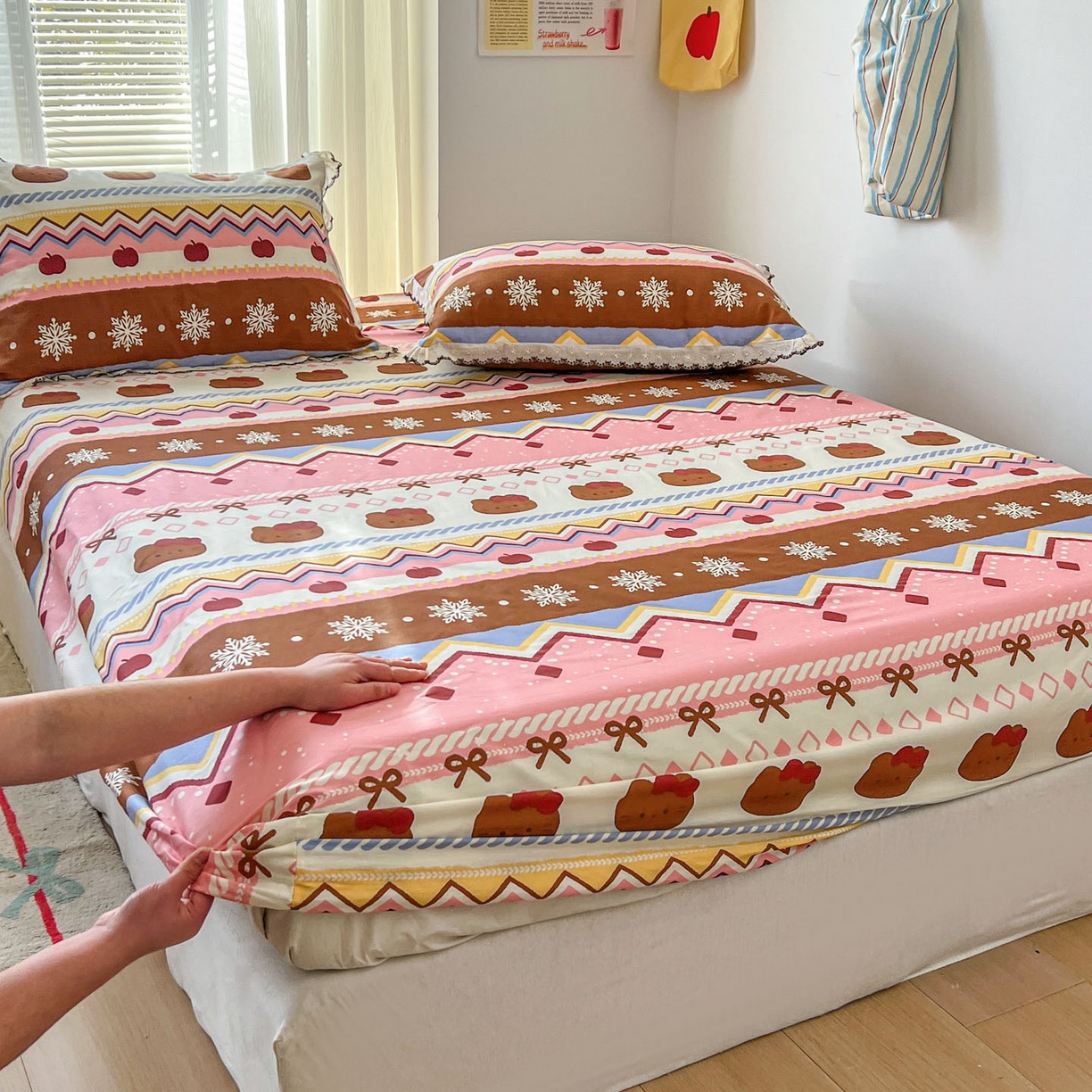 91家纺网 家纺一手货源 找家纺 希诺家居 2026新款费尔岛风全棉小清新单品床单床笠三件套 秘境苹果猫