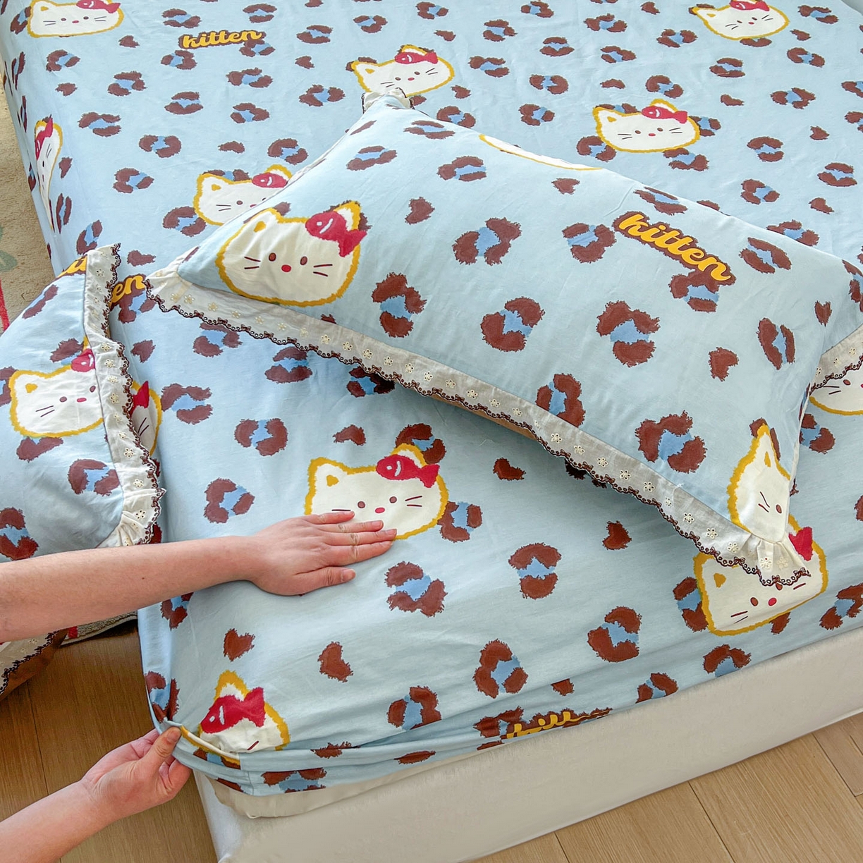 希诺家居 2026新款费尔岛风全棉小清新单品床单床笠三件套 千禧喵-蓝